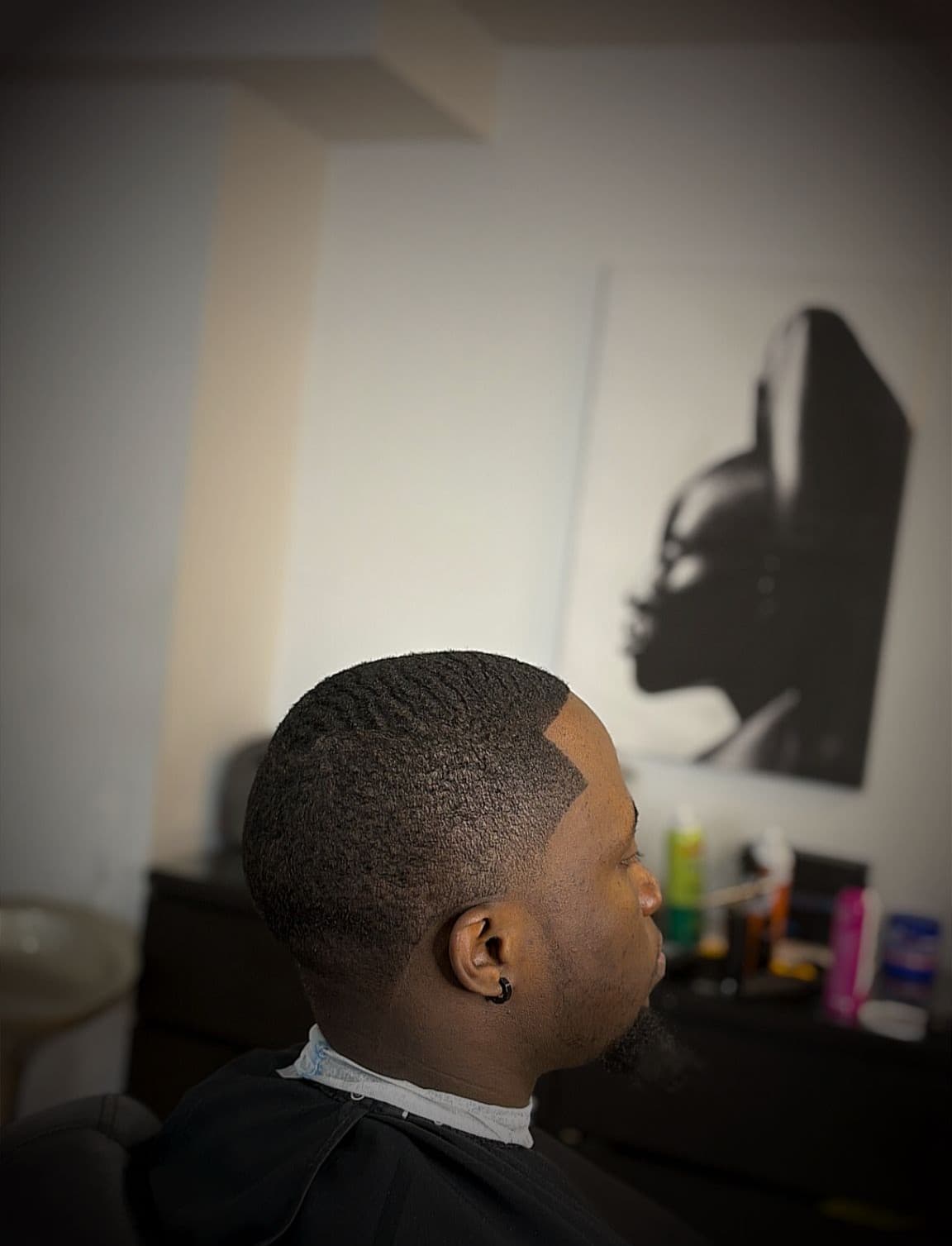 Coupe waves avec dégradé bas et ligne frontale nette, réalisé chez Christian Cutz, barbier à Préfontaine, Montréal