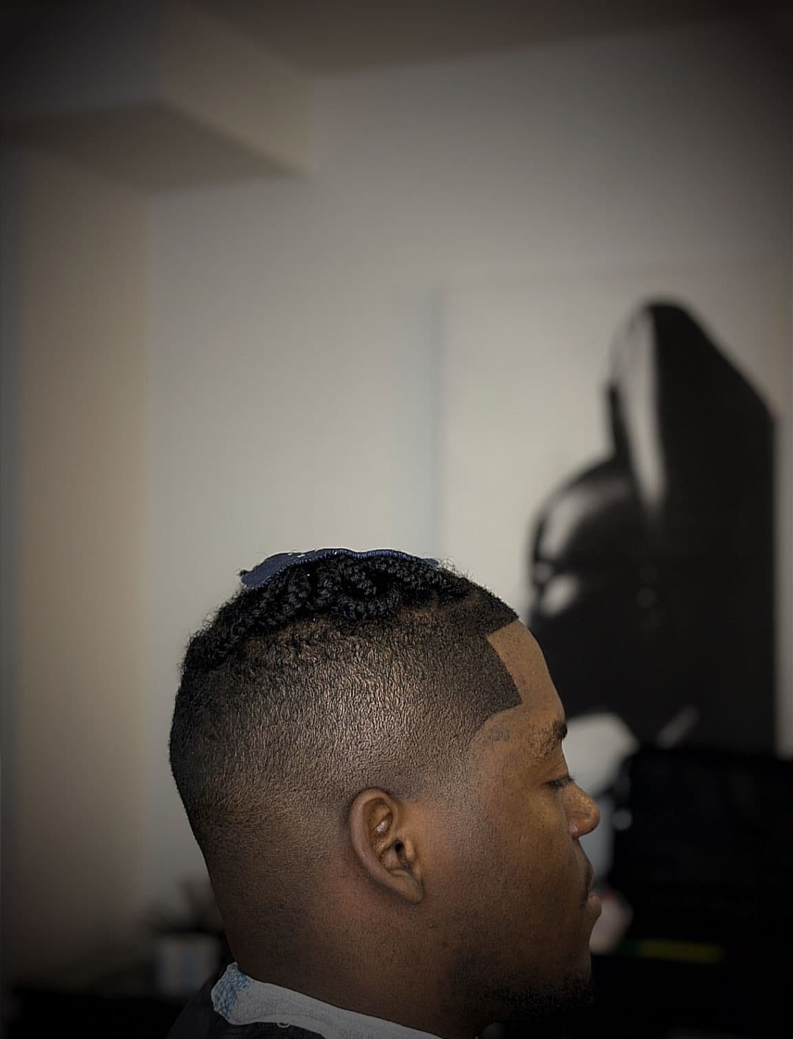 Twists courts sur le dessus avec dégradé haut, réalisé chez Christian Cutz, barbier à Préfontaine, Montréal